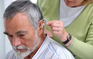 سمعک پشت گوشی برای پیرگوشی و کم شنوایی شدید