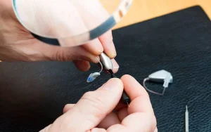 خدمات عیبیابی و تعمیر سمعک در اصفهان در لابراتوار تخصصی ادیولوژی