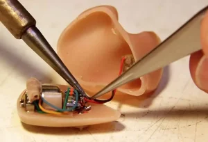 آنالیز تخصصی سمعک هوشمند با دستگاه